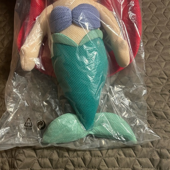 Wahu Aqua Pals Disney Classic Ariel Plush Water Toy - Picture 3 of 7